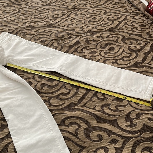 Vineyard vines white jeans! - Picture 6 of 8